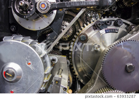 印刷機的驅動齒輪組。精密機械，機械形象 63933287