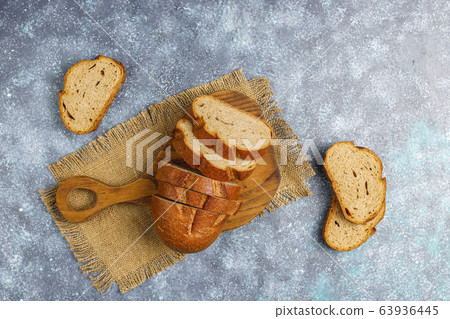 Sliced wholegrain bread on cutting board,top view 63936445