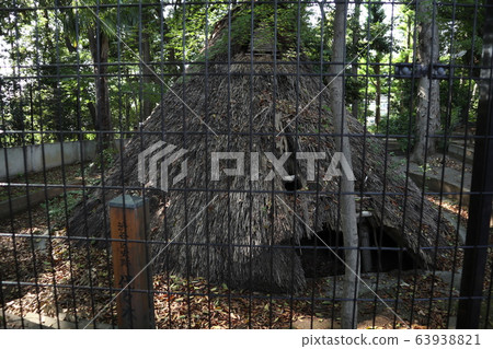 Yoyogi Hachimangu shrine pithole type residence 63938821