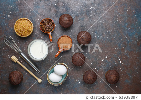 Cupcake baking background with kitchen utensils. 63938897