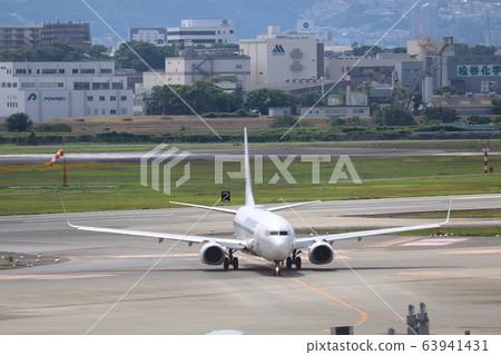 波音737降落在伊丹機場 63941431