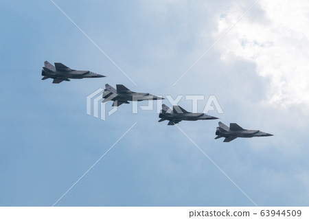 MiG MiG-31獵狐犬編隊飛行 MiG MiG-31獵狐犬編隊飛行 63944509