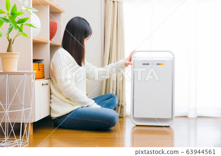 Air purifier woman copy space 63944561