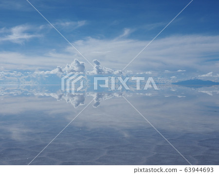 〜玻利維亞烏尤尼鹽湖〜鏡面美景 63944693