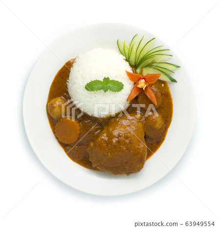 Chicken Massaman Curry Served with Rice 63949554