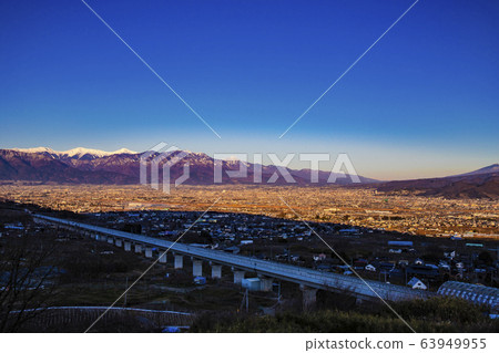 [山梨縣文部市]晨光南阿爾卑斯山的八岳和甲府盆地 63949955