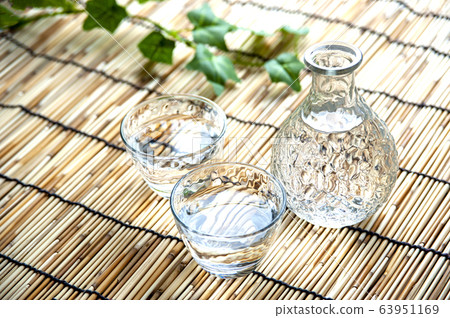 Cold sake (glass-made Inokuchi and Tokutoshi) Cold sake (glass-made Inokuchi and Tokutoshi) 63951169