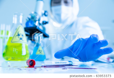 Scientist break the blood tube broken. 63953373