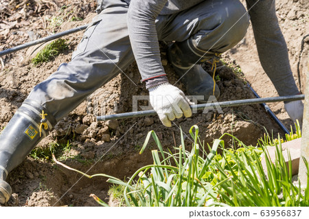 Plumber who plumbs water pipes Plumber who plumbs water pipes 63956837