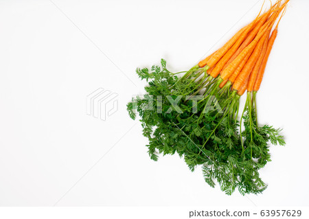 Mini carrot with leaves 63957629