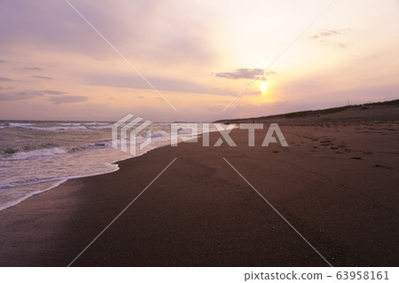 在日落時的海岸 在日落時的海岸 63958161
