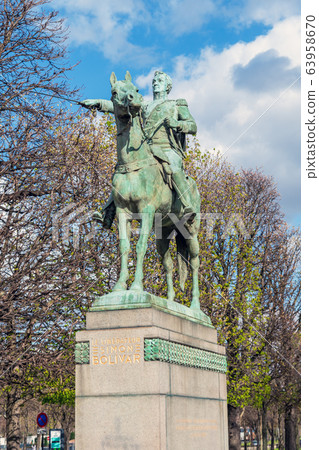 Statue of Simon Bolivar in Paris 63958670