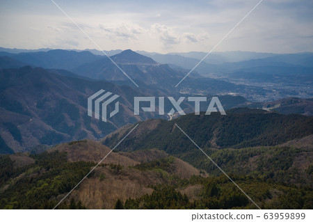 chi玉縣Sa玉縣秩父市丸山橫瀨町山頂的布甲山和奧部竹景色(無人機拍攝的空中照片) chi玉縣Sa玉縣秩父市丸山橫瀨町山頂的布甲山和奧部竹景色(無人機拍攝的空中照片) 63959899