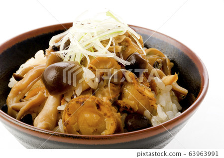 Mixed rice with baby scallops and shimeji 63963991