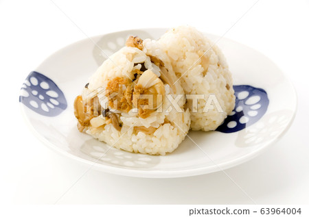 Baby scallops and shimeji rice ball 63964004