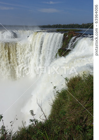 Iguazu Falls 63964006