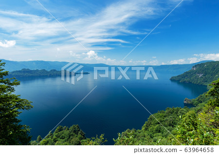 [青森縣十和田湖]十和田湖在夏天：從View Lake看的十和田湖是一個開放的大全景 63964658