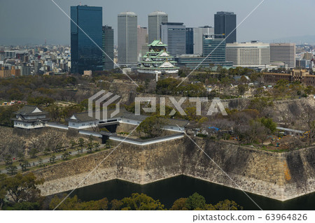 Aerial view of Osaka Castle and city skyline 63964826
