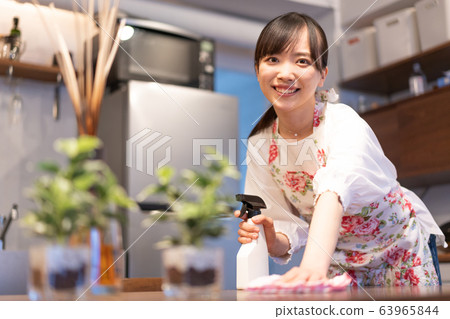 在家清洗的少婦 在家清洗的少婦 63965844