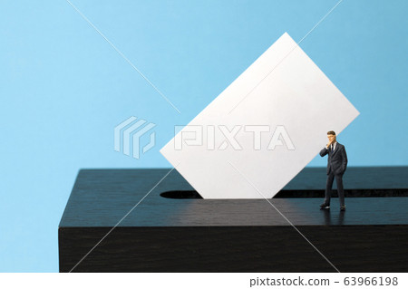 微型男子投票箱投票 微型男子投票箱投票 63966198