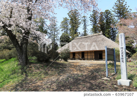 Akuzawa Family Residence 63967107