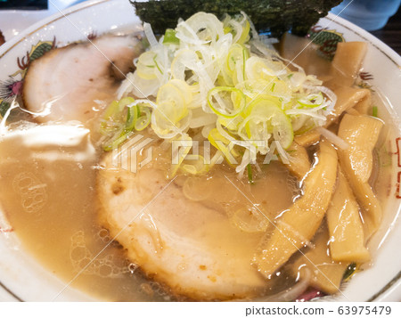 Beef bone ramen specialty in Midwestern Tottori 63975479