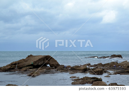 Sea of Japan in winter 63975593