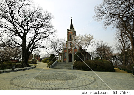 貢塞里大教堂的春天與天主教 63975684