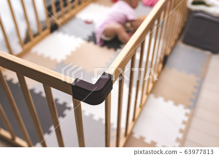 fence, younger, infant 63977813
