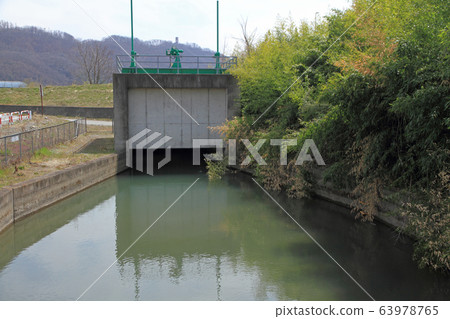 Pickup weir siphon exit Pickup weir siphon exit 63978765