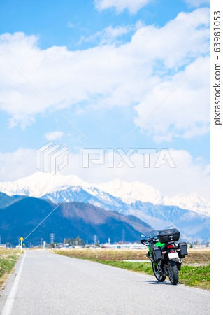 Bike touring (Azumino in early spring) 63981053