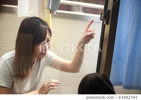 Mother who has been locked by a child 63982591