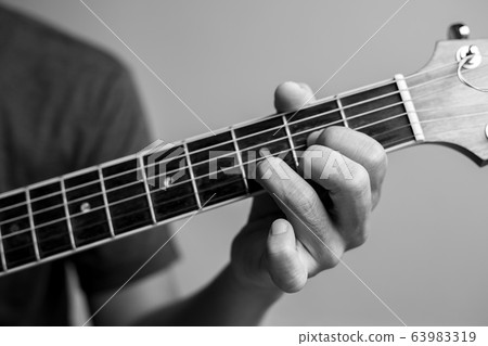 Musicians are catching guitar chords. 63983319
