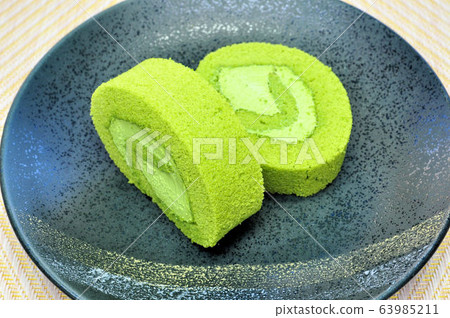 Matcha roll cake 63985211