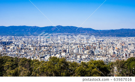 京都塔和京都市的城市景觀 京都塔和京都市的城市景觀 63987016