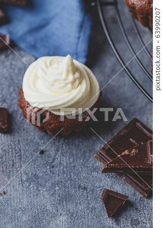 Cupcakes with delicious frosting 63990207