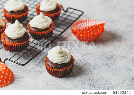 Chocolate cupcakes with cap of cheese cream 63990243