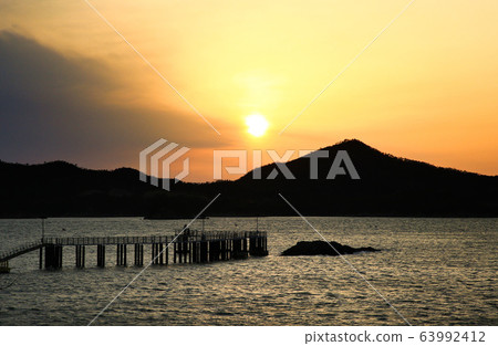 Zhangjiajie sunset 63992412