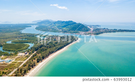 An aerial view of  Lanta noi island and Lanta 63993012