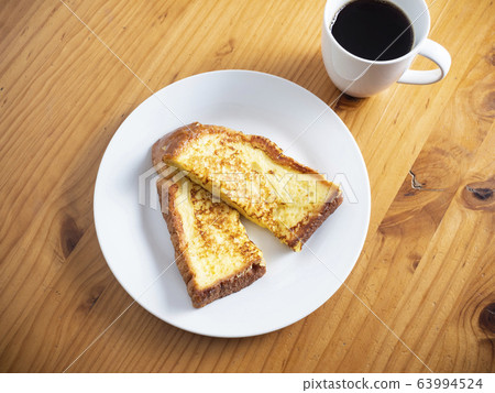 Brown french toast 63994524