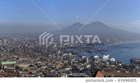 City and harbor and Vesuvio volcano Castel Saint 63996005