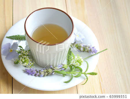 薰衣草茶（熱）與薰衣草花在碟中的特寫鏡頭 63999351