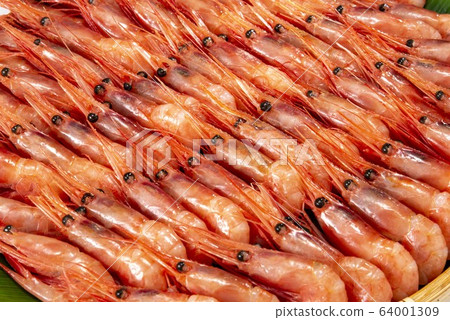 Fresh and delicious sweet shrimp 64001309