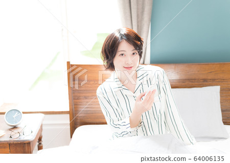 臥室婦女的生活方式 臥室婦女的生活方式 64006135
