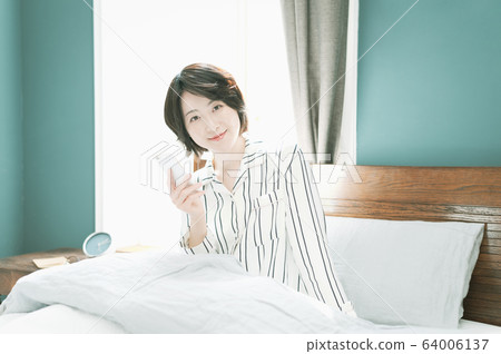 臥室婦女的生活方式 臥室婦女的生活方式 64006137