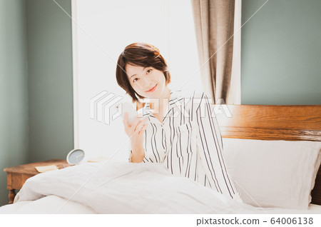 臥室婦女的生活方式 臥室婦女的生活方式 64006138