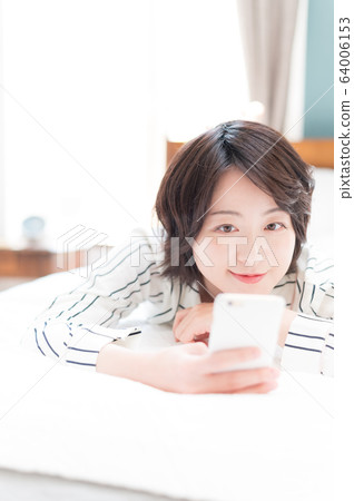 臥室婦女的生活方式 64006153
