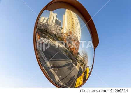Traffic safety facility reflector Traffic safety facility reflector 64006214