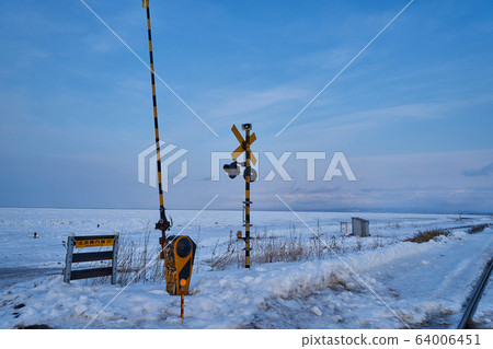Hokkaido Kusami Main Line and the Sea of Okhotsk on drift ice Hokkaido Kusami Main Line and the Sea of Okhotsk on drift ice 64006451