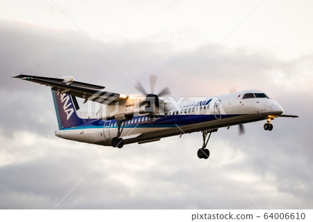 ANA Bombardier DHC8-Q400 64006610